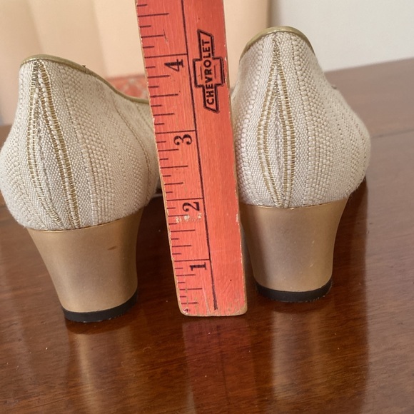 d’Rosana Italian Leather Shoes with Cream & Gold Fabric Pumps 2” Heel size 7 - Picture 7 of 10